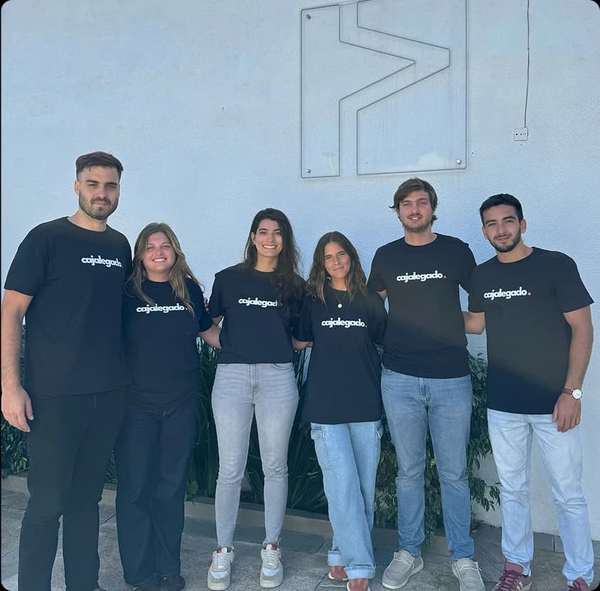 Vangwe's team ft. Cajalegado